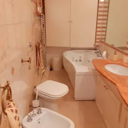 Da Cinzia - Casa Dell'arte In Centro Storico Con Idromassaggio Bed & Breakfast *